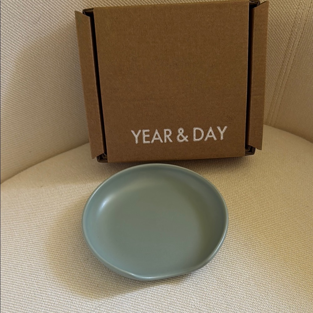 NWT Year & Day Sleek Blue/Green Ceramic Spoon Rest